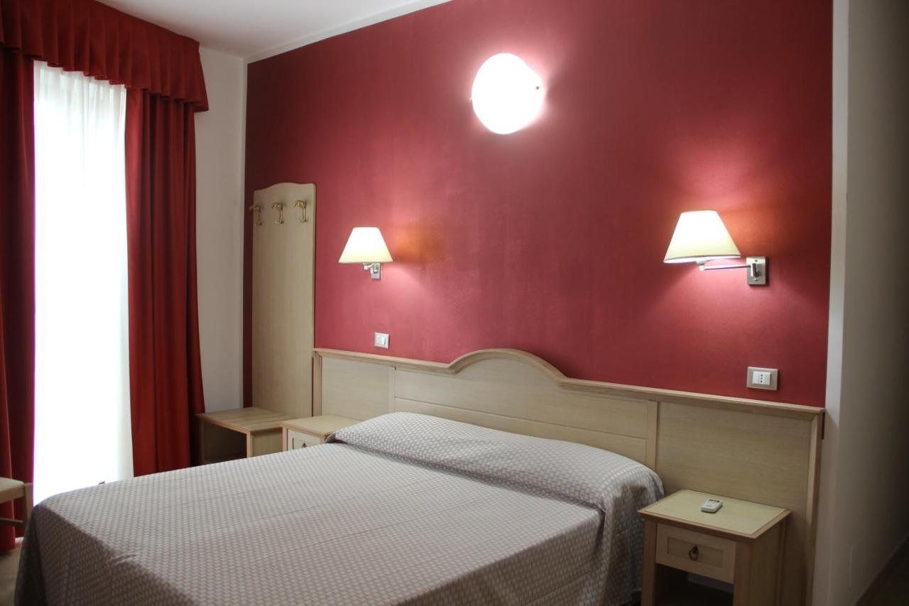 Marina Sleep And Ship Hotel Rodi Garganico